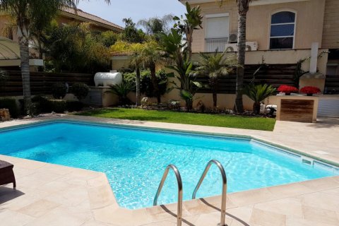4 bedrooms Villa in Limassol,  No. 38564 8
