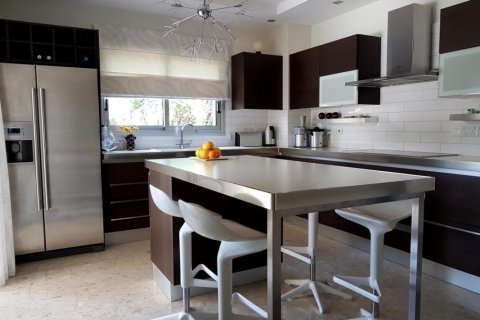4 bedrooms Villa in Limassol,  No. 38564 4
