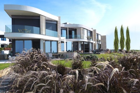 4 bedrooms Villa in Chloraka, Paphos,  No. 44662 2