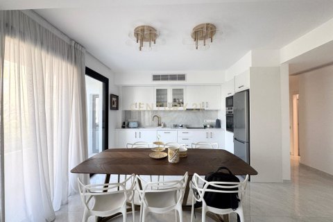4 dormitorios Apartamento en Agios Tychonas, Limassol,  No. 55884 5