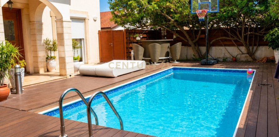 4 dormitorios Villa en Agios Athanasios, Limassol,  No. 55094
