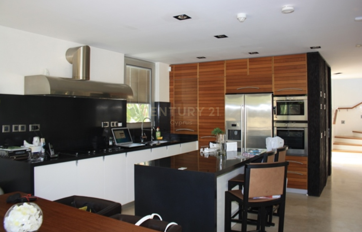 3 bedrooms Villa in Pyrgos, Limassol, Cyprus No. 27616