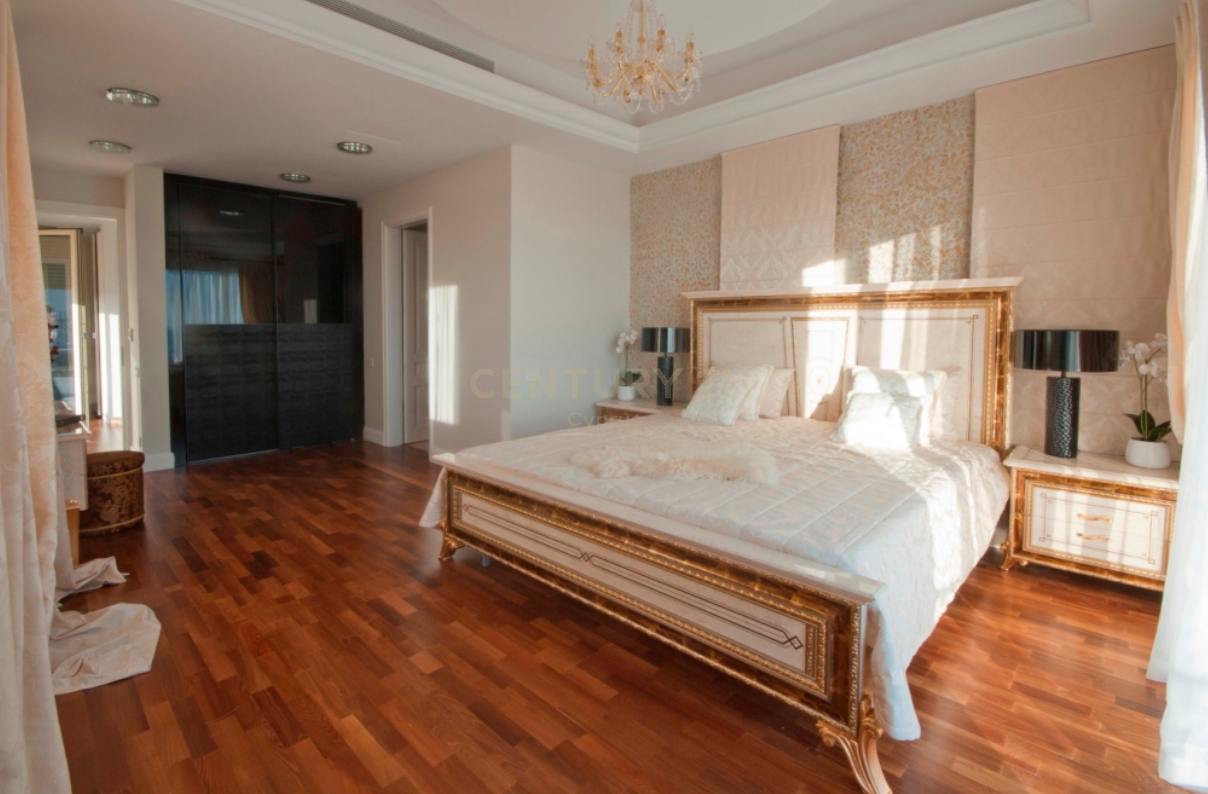 4 bedrooms Villa in Agios Tychonas, Limassol, Cyprus No. 27617