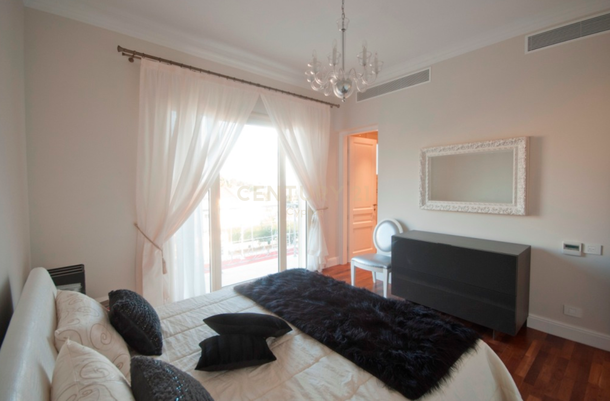 4 bedrooms Villa in Agios Tychonas, Limassol, Cyprus No. 27617