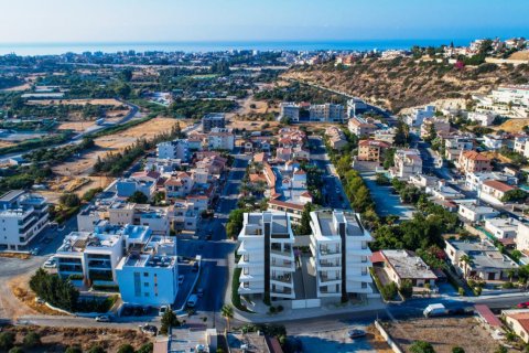 3 bedrooms Apartment in Limassol,  No. 38661 6