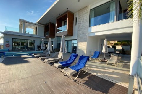 5 bedrooms Villa in Paphos,  No. 48706 3