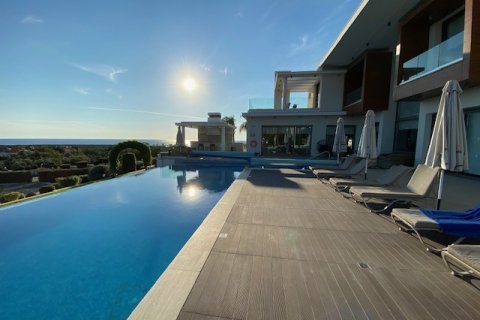 5 bedrooms Villa in Paphos,  No. 48706
