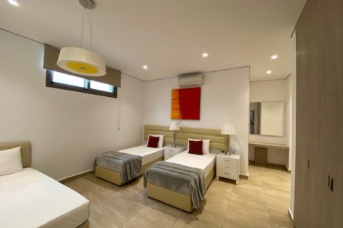 5 bedrooms Villa in Paphos,  No. 48706 14