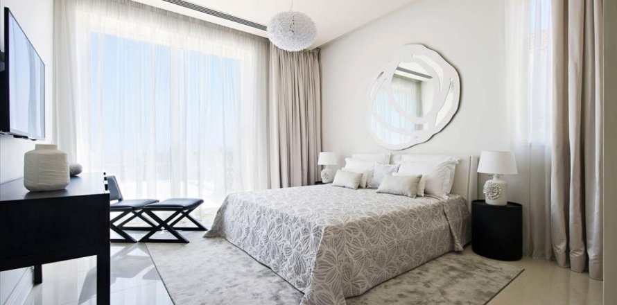 5 bedrooms Villa in Larnaca, Larnaka,  No. 38236