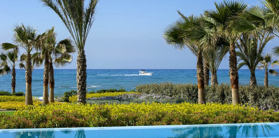 Вилла с 6 спальнями в Ларнака,  № 38237