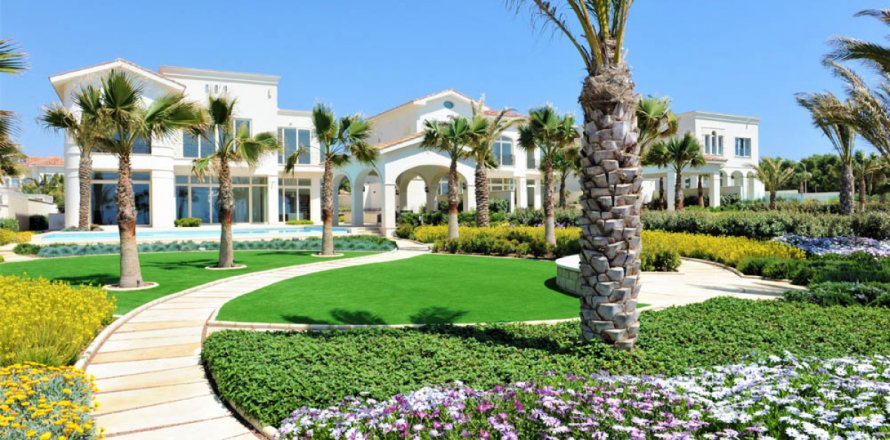 Вилла с 6 спальнями в Ларнака,  № 38240