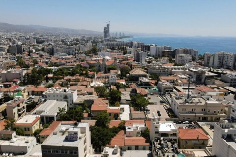 2 bedrooms Apartment in Limassol, Cyprus No. 37700 6