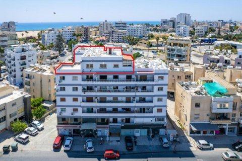 3 bedrooms Apartment in Larnaka, Cyprus No. 37702 1