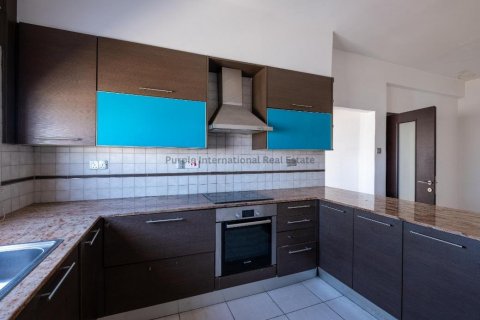3 bedrooms Apartment in Larnaka, Cyprus No. 37702 6
