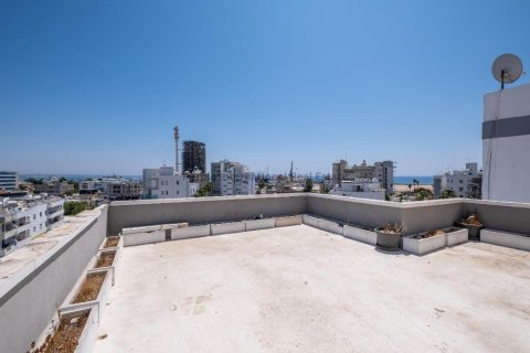 3 bedrooms Apartment in Larnaka, Cyprus No. 37702 7
