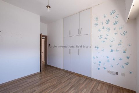 3 bedrooms Apartment in Larnaka, Cyprus No. 37702 8