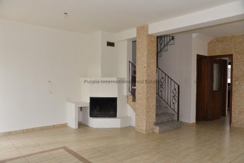 3 bedrooms Villa in Larnaca, Larnaka, Cyprus No. 37701 3