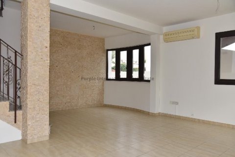 3 bedrooms Villa in Larnaca, Larnaka, Cyprus No. 37701 5