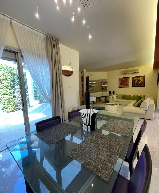 3 bedrooms Villa in Limassol, Cyprus No. 24089