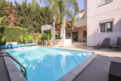 3 bedrooms Villa in Agios Tychonas, Limassol, Cyprus No. 24088