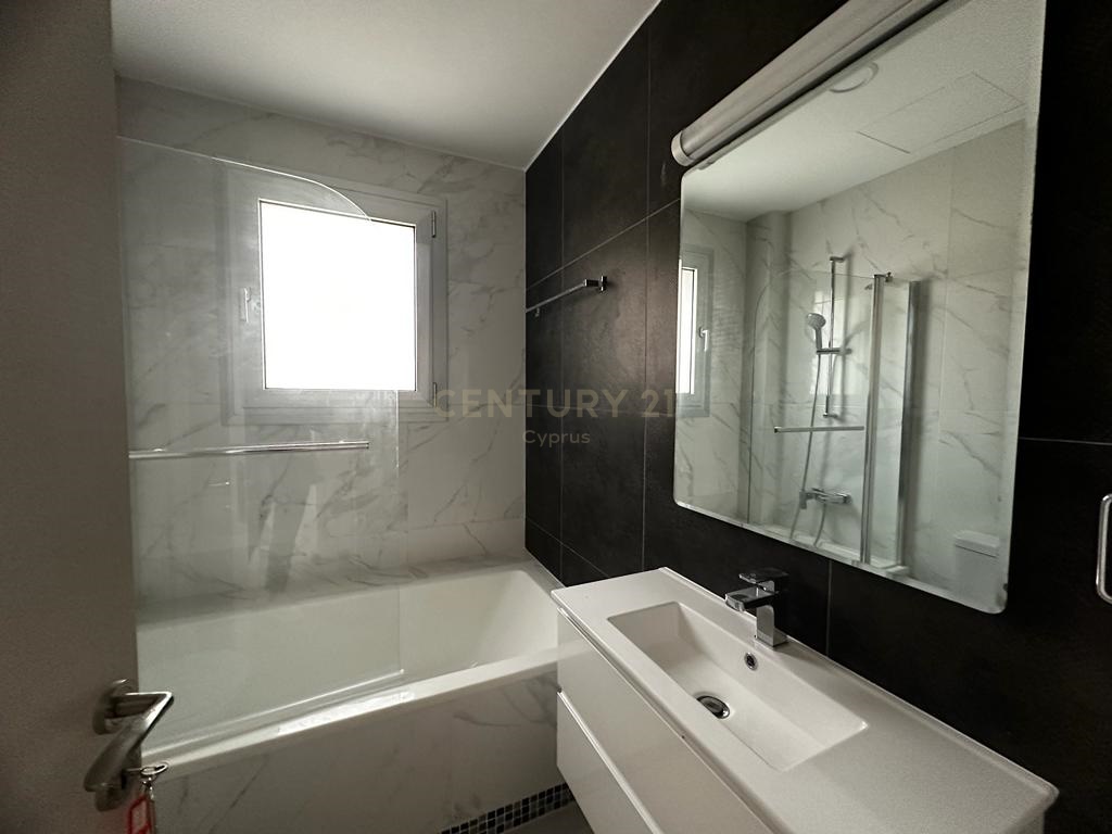 2 bedrooms Apartment in Germasogeia, Limassol, Cyprus No. 24092