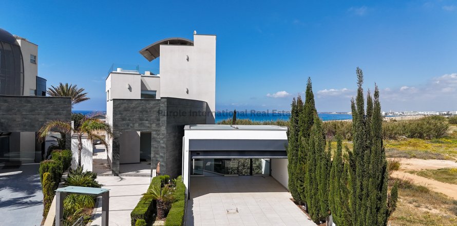 6 bedrooms Villa in Ayia Napa, Ammochostos,  No. 51975