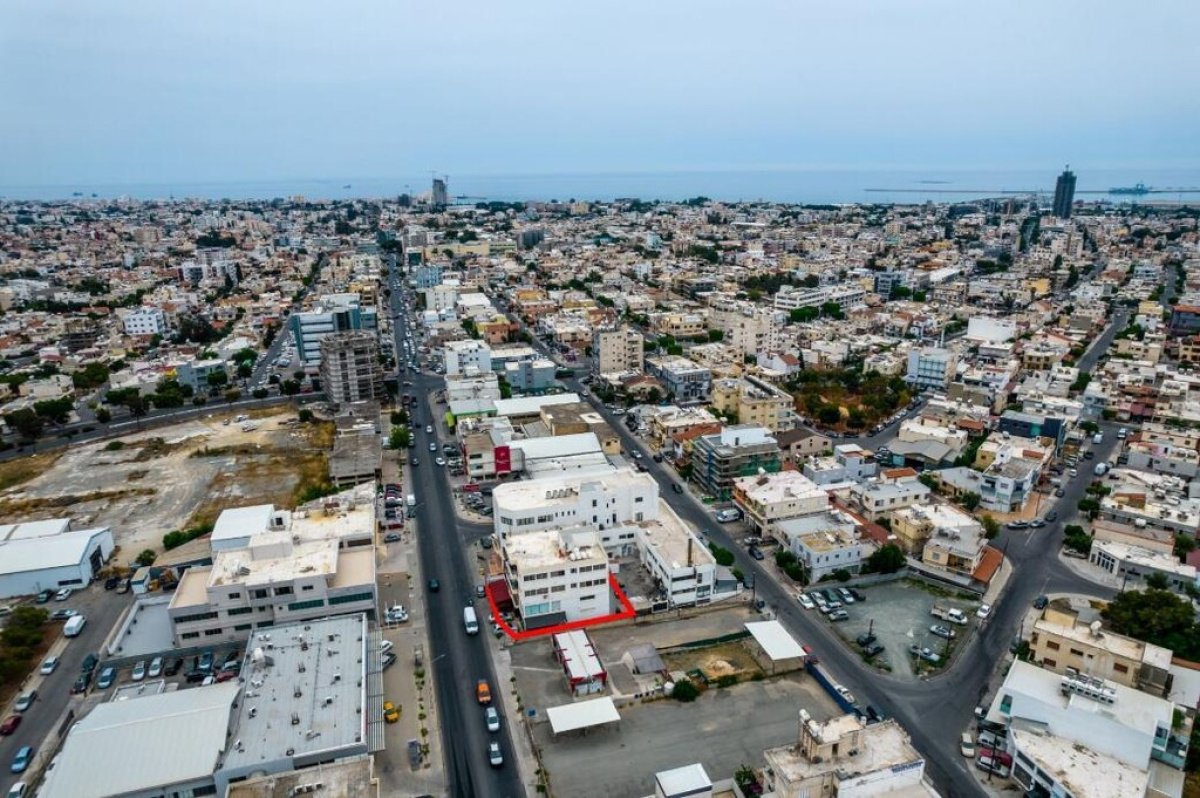 582m2 Commercial property in Limassol, Cyprus No. 37980