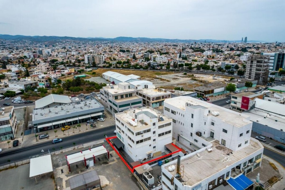 582m2 Commercial property in Limassol, Cyprus No. 37980