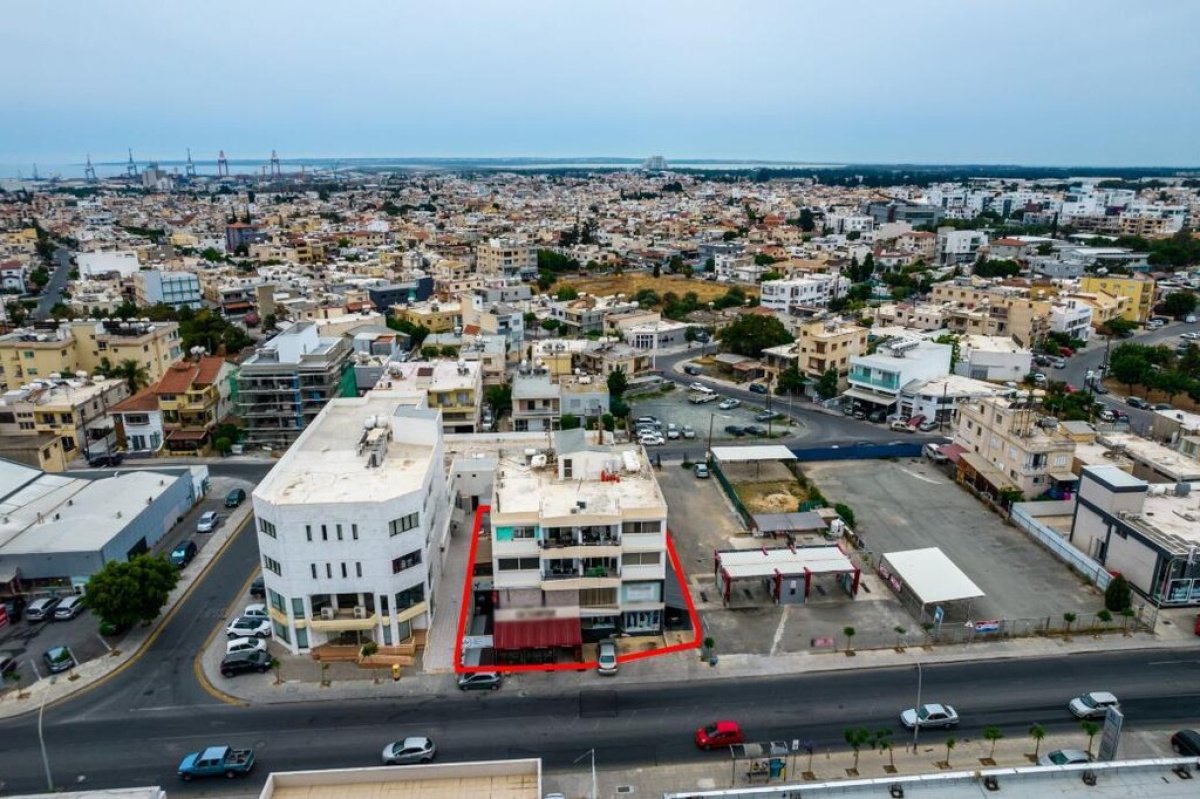 582m2 Commercial property in Limassol, Cyprus No. 37980