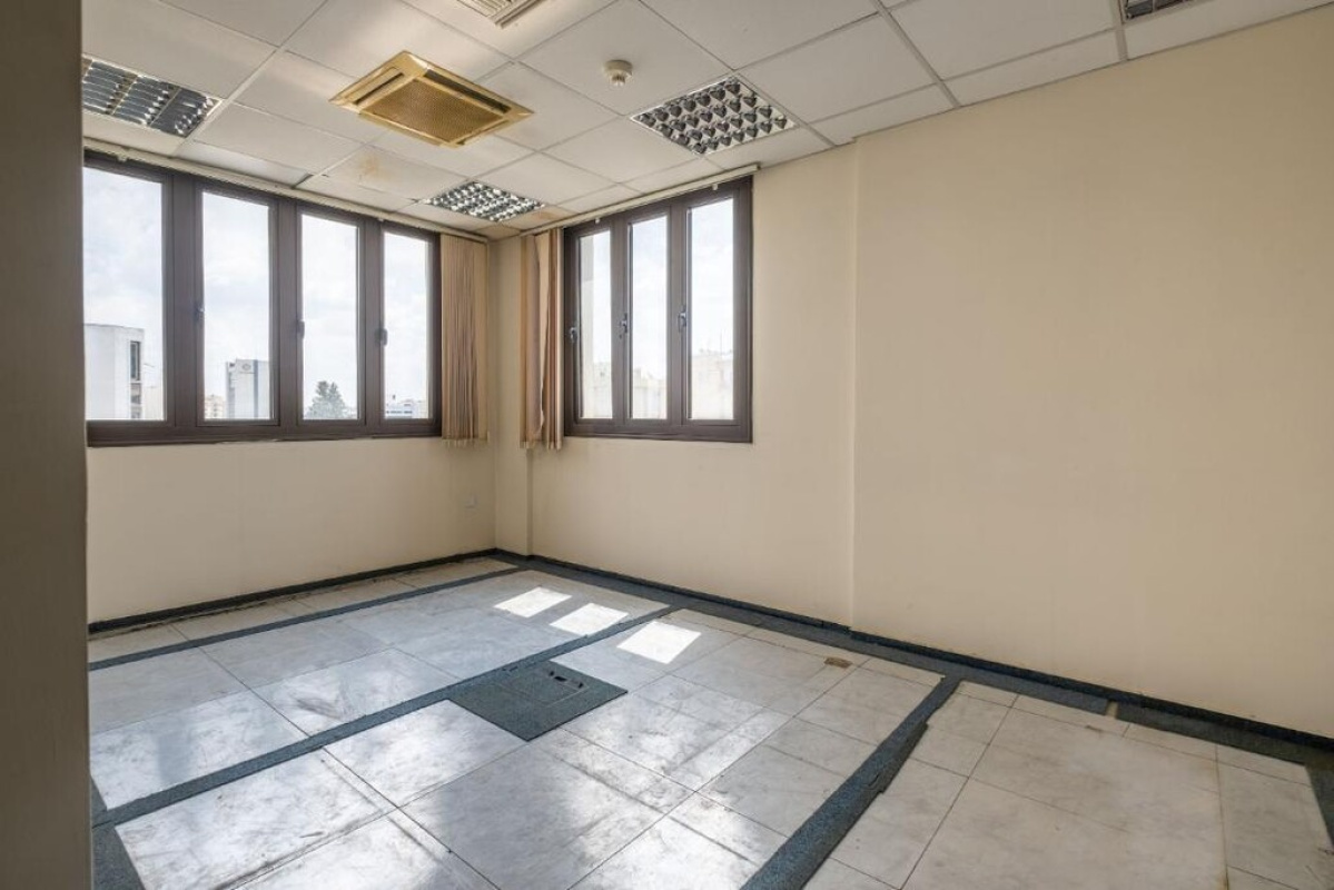 Коммерческая недвижимость 1060м2 в Никосия, Кипр № 37985