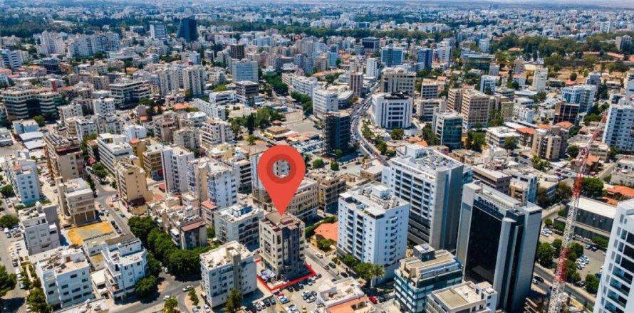1060m2 Propriété commerciale à Nicosia, No. 37985