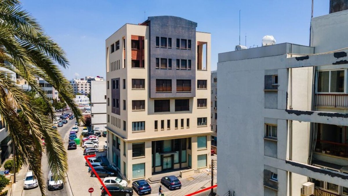 Коммерческая недвижимость 1060м2 в Никосия, Кипр № 37985