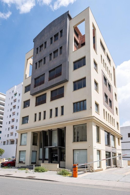 Коммерческая недвижимость 1060м2 в Никосия, Кипр № 37985