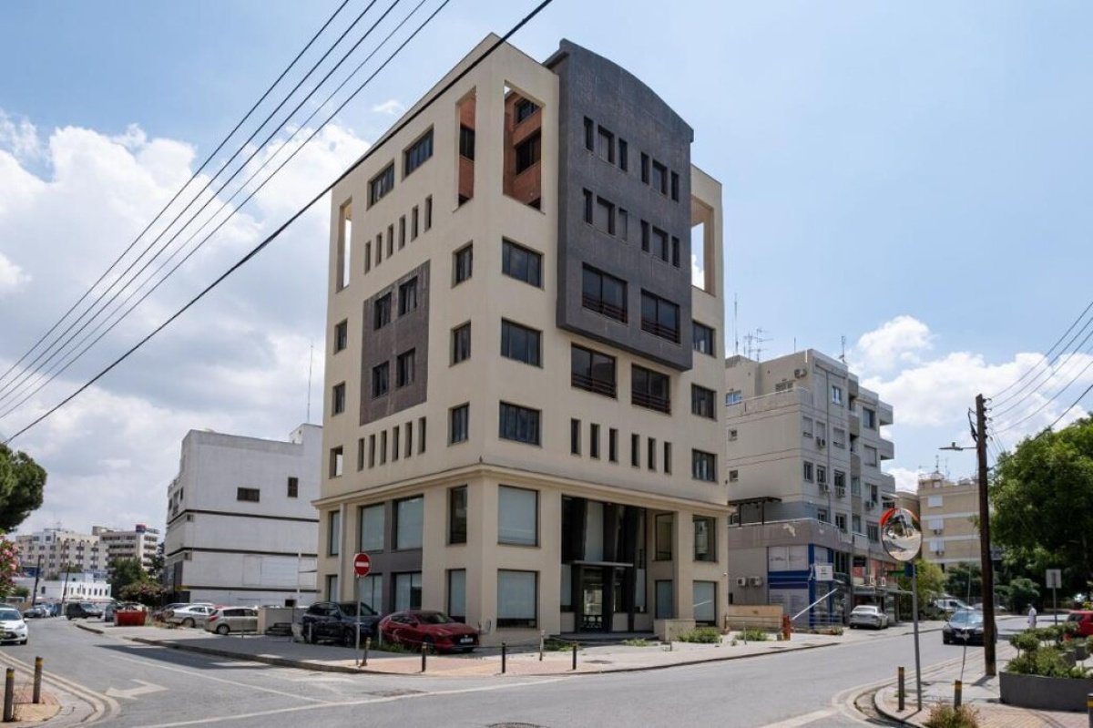 Коммерческая недвижимость 1060м2 в Никосия, Кипр № 37985