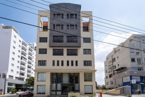1060m2 Propriété commerciale à Nicosia, No. 37985 12