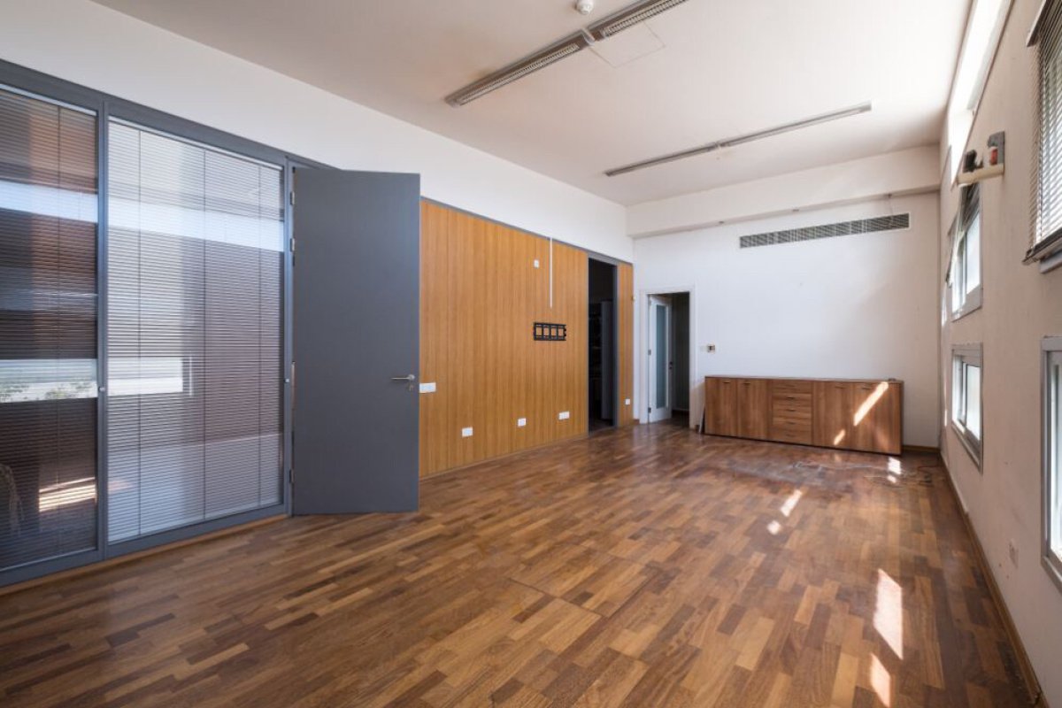 2675m2 Propriété commerciale à Nicosia, Chypre No. 37983