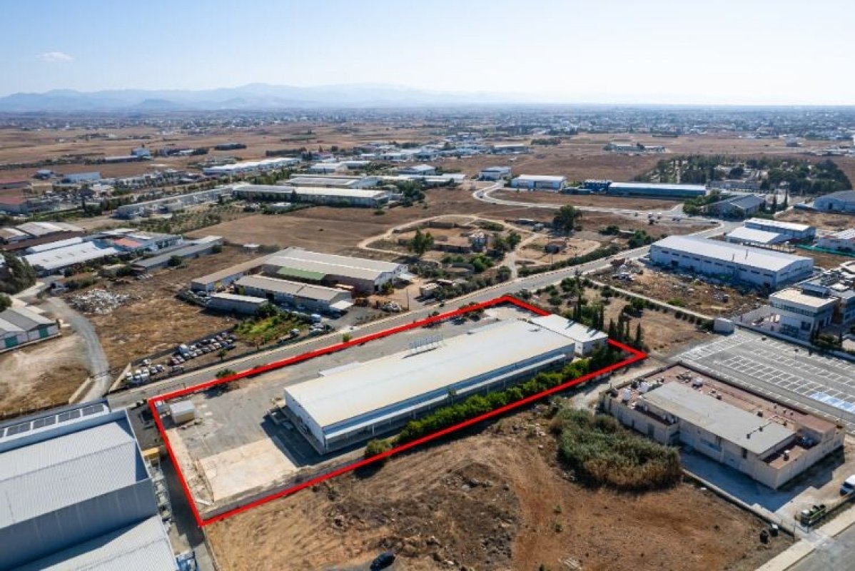 2675m2 Propriété commerciale à Nicosia, Chypre No. 37983