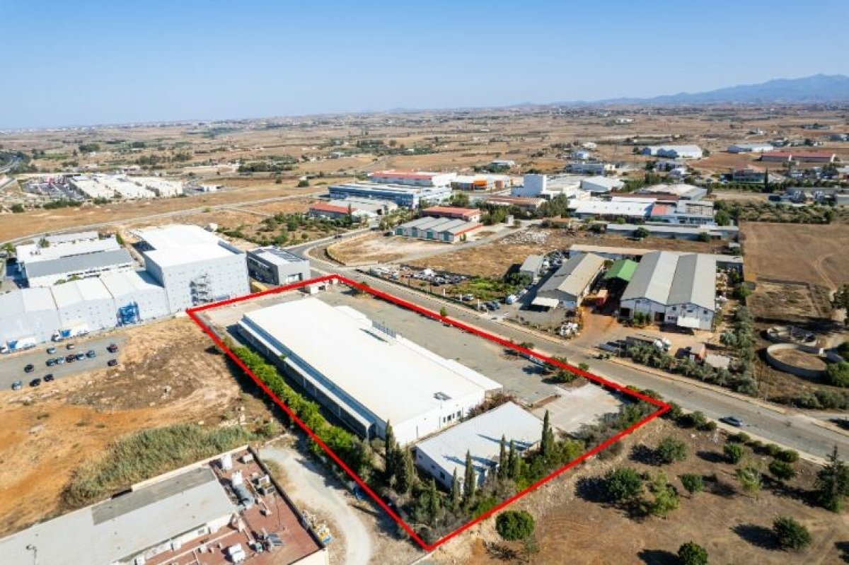 2675m2 Propriété commerciale à Nicosia, Chypre No. 37983
