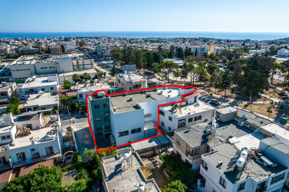 320m2 Commercial property in Paphos, Cyprus No. 37981