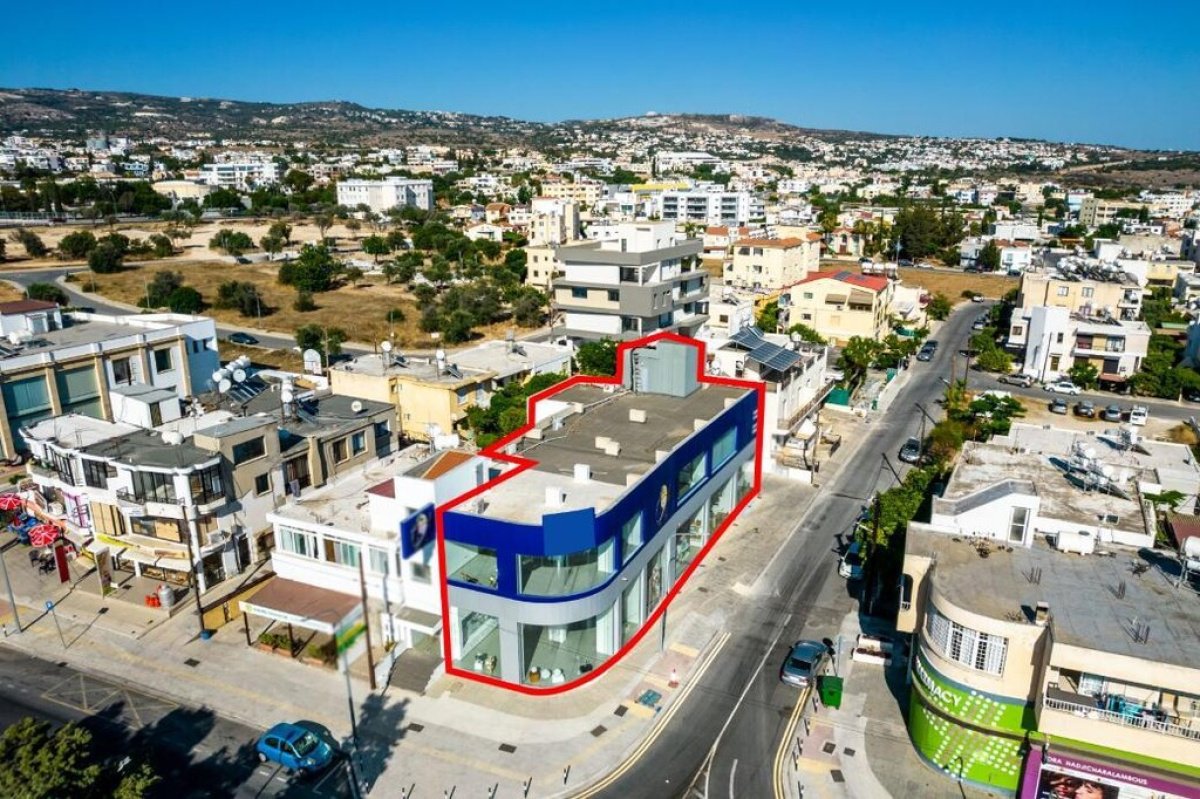 320m2 Commercial property in Paphos, Cyprus No. 37981