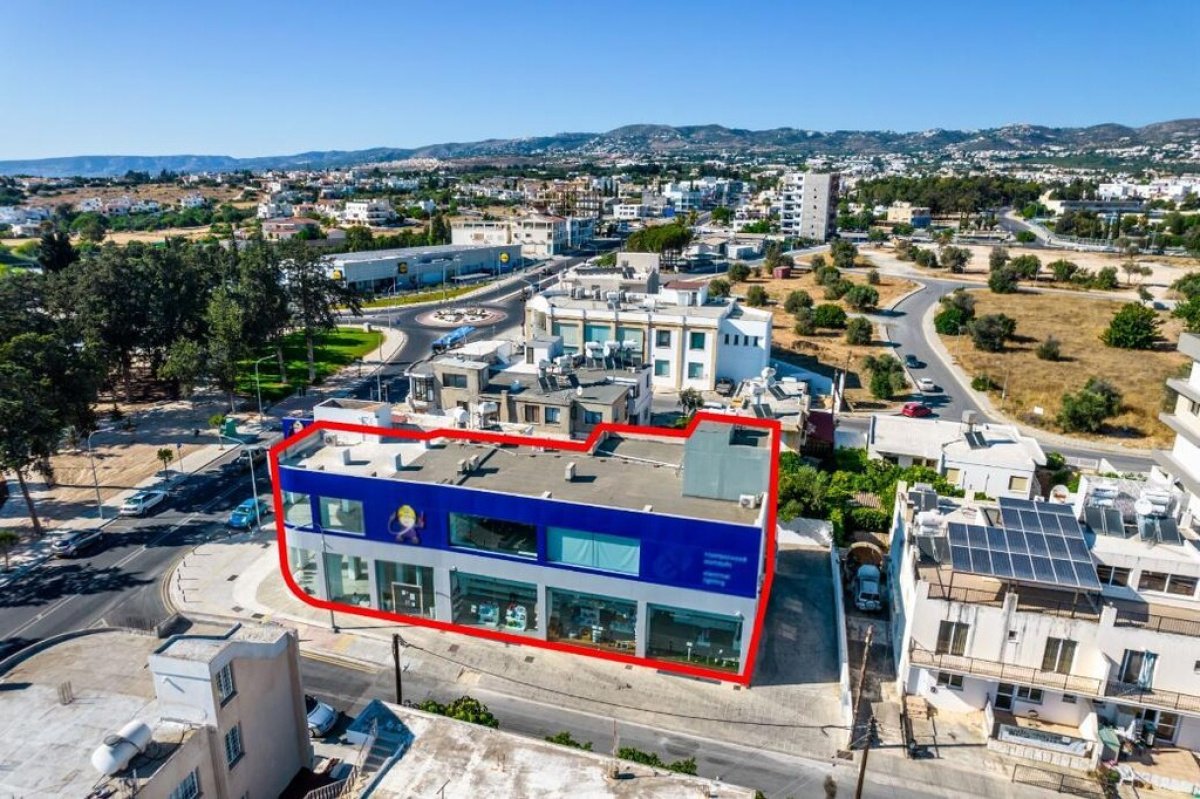 320m2 Commercial property in Paphos, Cyprus No. 37981