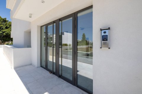 2 bedrooms Apartment in Kato Paphos, Paphos, No. 48131 4