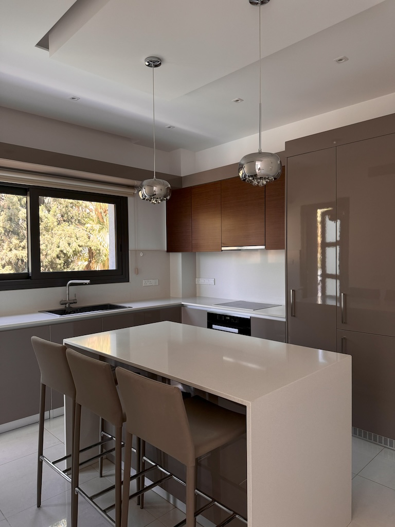3 bedrooms Apartment in Germasogeia, Limassol, Cyprus No. 33009
