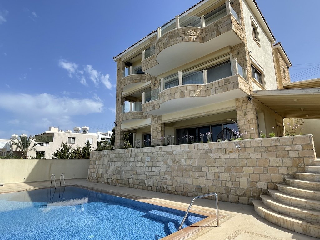 6 chambres Villa à Pegeia, Paphos, Chypre No. 33008