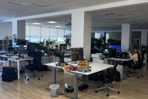 950m2 Oficina en Agios Athanasios, Limassol,  No. 55600 3