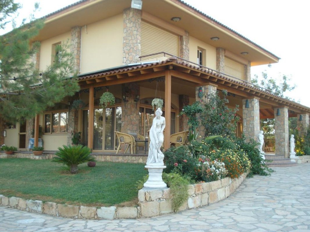 5 bedrooms Villa in Limassol, Cyprus No. 38379