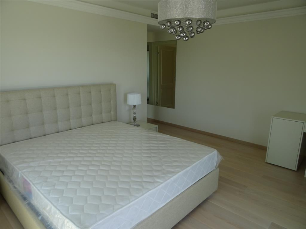 4 bedrooms Apartment in Nicosia, Cyprus No. 38382