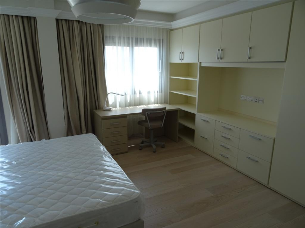 4 bedrooms Apartment in Nicosia, Cyprus No. 38382
