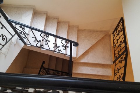 4 bedrooms Villa in Limassol,  No. 38381 5