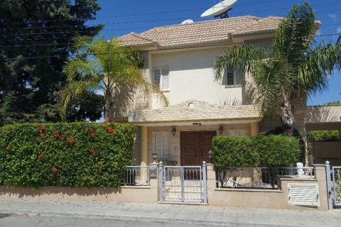 4 bedrooms Villa in Limassol,  No. 38381 2